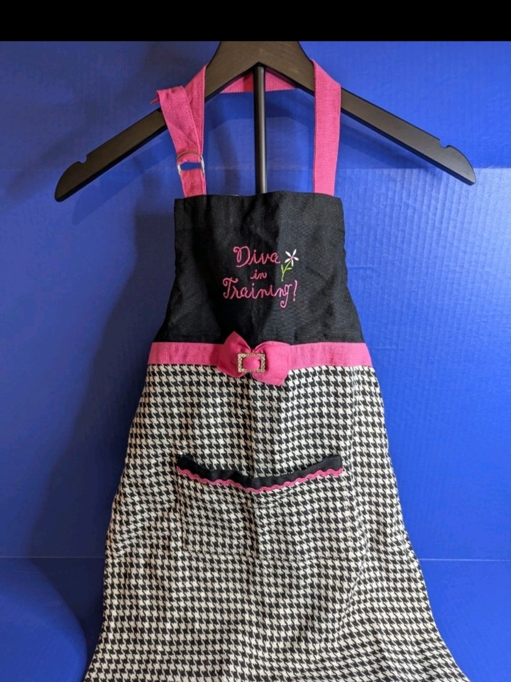 Domestic DivaBlack & Pink Houndstooth Apron🍓🩷